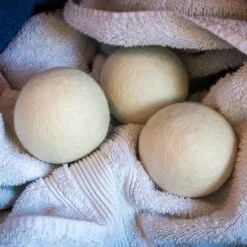 Apeiron Drogerballen - Droogballen - 6 XL Wasbollen - Droger - Duurzaam - Wasmachine - Wasverzachter - Energie Besparen - Zero Waste - Schapenvacht - Wol 17 Apeiron Drogerballen - Droogballen - 6 XL Wasbollen - Droger - Duurzaam - Wasmachine - Wasverzachter - Energie Besparen - Zero Waste - Schapenvacht - Wol -Dagelijkse Benodigdheden Winkel 1200x1200 1137