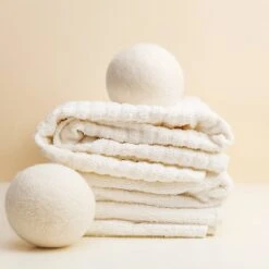 Apeiron Drogerballen - Droogballen - 6 XL Wasbollen - Droger - Duurzaam - Wasmachine - Wasverzachter - Energie Besparen - Zero Waste - Schapenvacht - Wol 19 Apeiron Drogerballen - Droogballen - 6 XL Wasbollen - Droger - Duurzaam - Wasmachine - Wasverzachter - Energie Besparen - Zero Waste - Schapenvacht - Wol -Dagelijkse Benodigdheden Winkel 1200x1200 1139