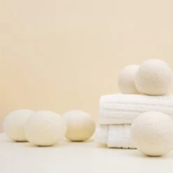 Apeiron Drogerballen - Droogballen - 6 XL Wasbollen - Droger - Duurzaam - Wasmachine - Wasverzachter - Energie Besparen - Zero Waste - Schapenvacht - Wol 22 Apeiron Drogerballen - Droogballen - 6 XL Wasbollen - Droger - Duurzaam - Wasmachine - Wasverzachter - Energie Besparen - Zero Waste - Schapenvacht - Wol -Dagelijkse Benodigdheden Winkel 1200x1200 1142