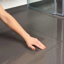 Secucare Anti Slip Spray 100ml - Antislip Voor Tegelvloeren -Dagelijkse Benodigdheden Winkel 1200x1200 2181