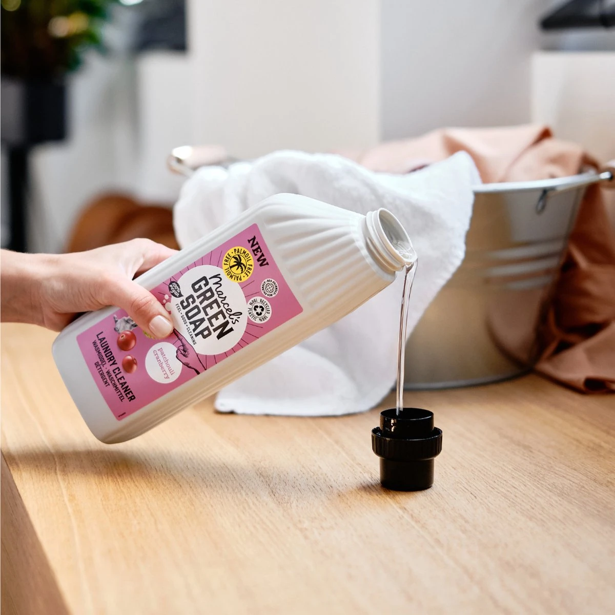 Marcel's Green Soap Wasmiddel Patchouli & Cranberry - 6 X 1 Liter 3 Marcel's Green Soap Wasmiddel Patchouli & Cranberry - 6 X 1 Liter - Afbeelding 3