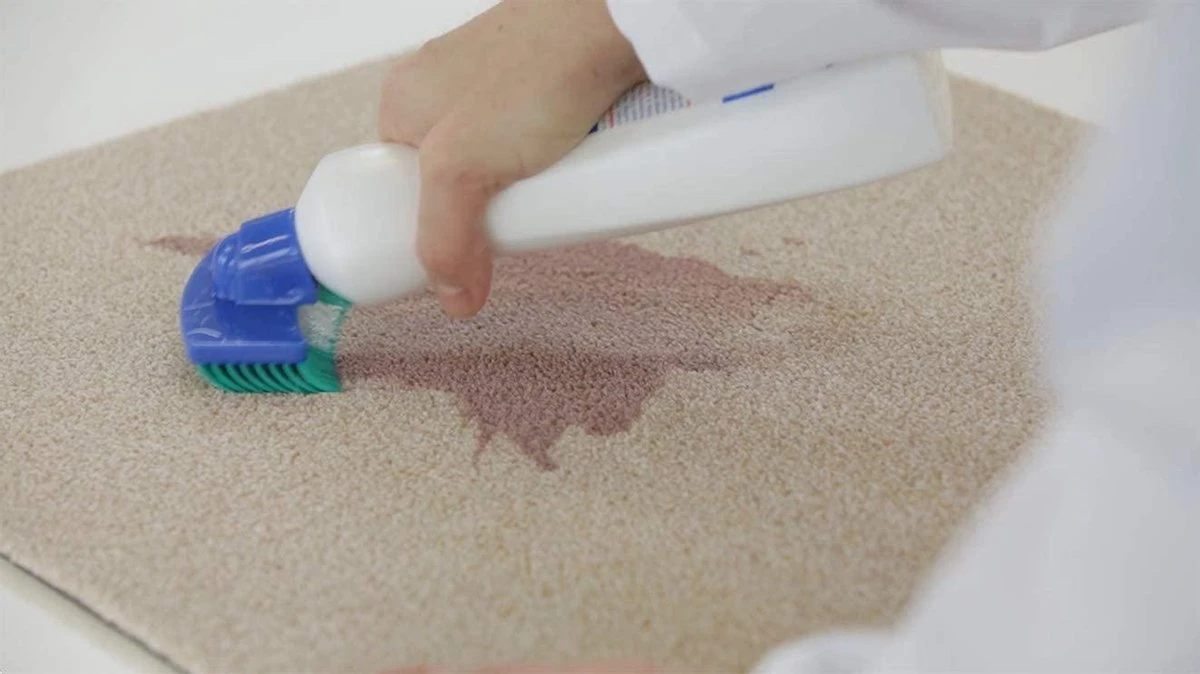 Dr. Beckmann Tapijtvlekkenborstel - Tapijtreiniging - Tapijt Vlekverwijderaar Met Borstel - Schoon Tapijt - Dierenvlekkenverwijderaar 4 Dr. Beckmann Tapijtvlekkenborstel - Tapijtreiniging - Tapijt Vlekverwijderaar Met Borstel - Schoon Tapijt - Dierenvlekkenverwijderaar - Afbeelding 4