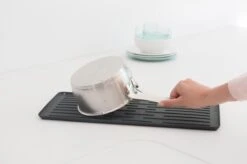 Brabantia SinkSide Afdruiprek Compact - Dark Grey -Dagelijkse Benodigdheden Winkel 1200x799 1