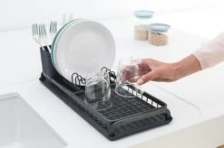 Brabantia SinkSide Afdruiprek Compact - Dark Grey -Dagelijkse Benodigdheden Winkel 1200x799