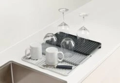 Joseph Joseph - Tier - Afdruipmat - Uitschuifbaar - Grijs -Dagelijkse Benodigdheden Winkel 1200x836 2