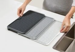 Joseph Joseph - Tier - Afdruipmat - Uitschuifbaar - Grijs -Dagelijkse Benodigdheden Winkel 1200x836 3