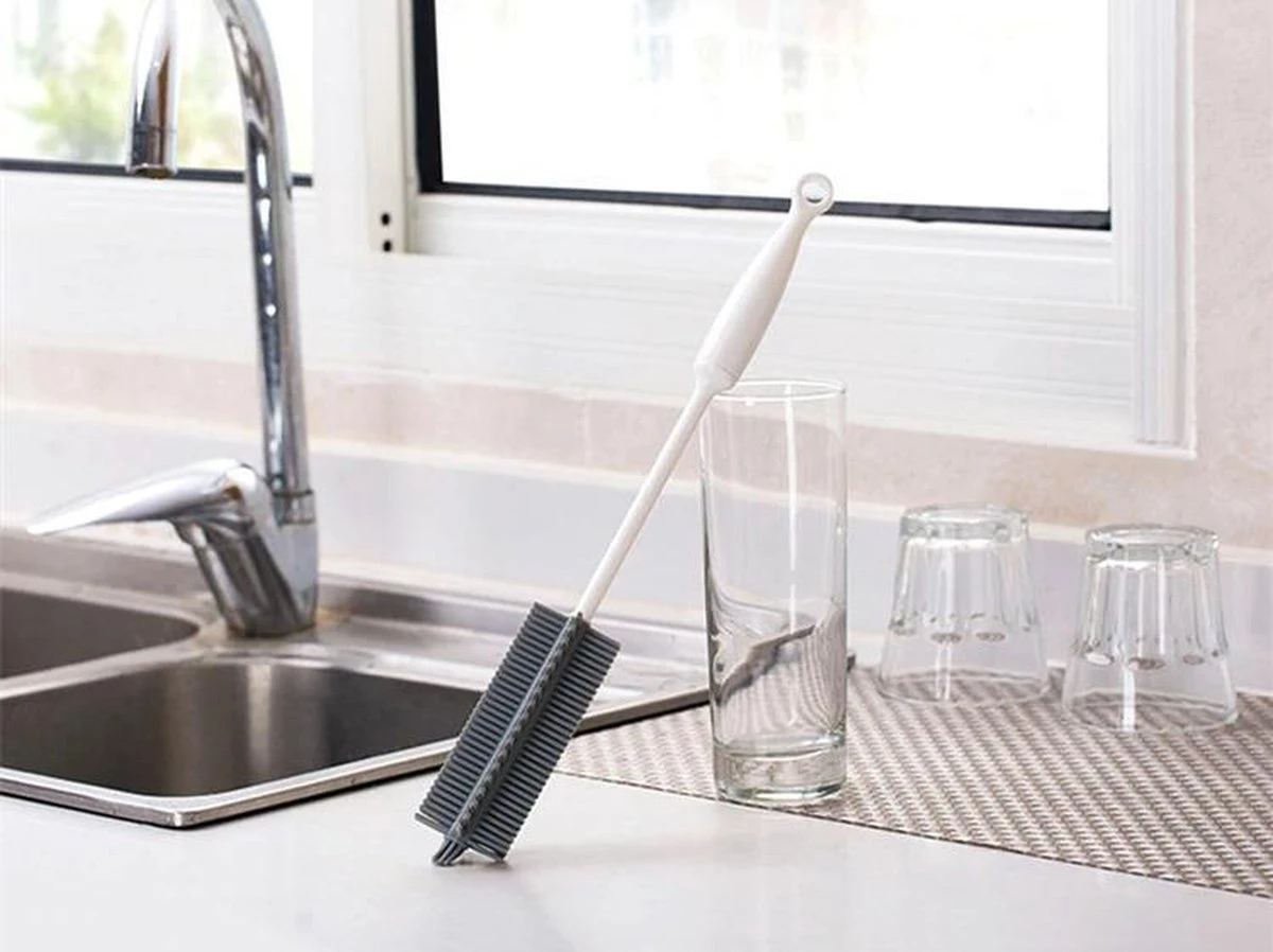 Merkloos Flessenborstel - Siliconen - Schoonmaak - Baby - Bidon - Dopper - Flessen - Reiniger - Wit - Grijs - Glazen - Borstel 1 Merkloos Flessenborstel - Siliconen - Schoonmaak - Baby - Bidon - Dopper - Flessen - Reiniger - Wit - Grijs - Glazen - Borstel